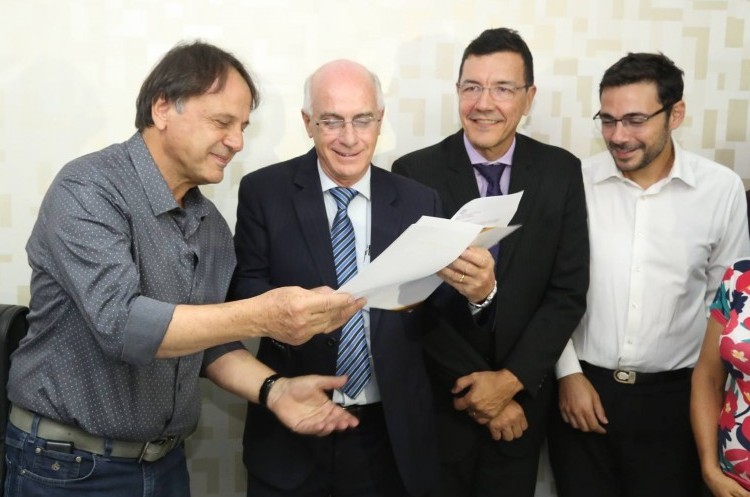 Prefeitura doa terreno de R$1,5 mi para UFG