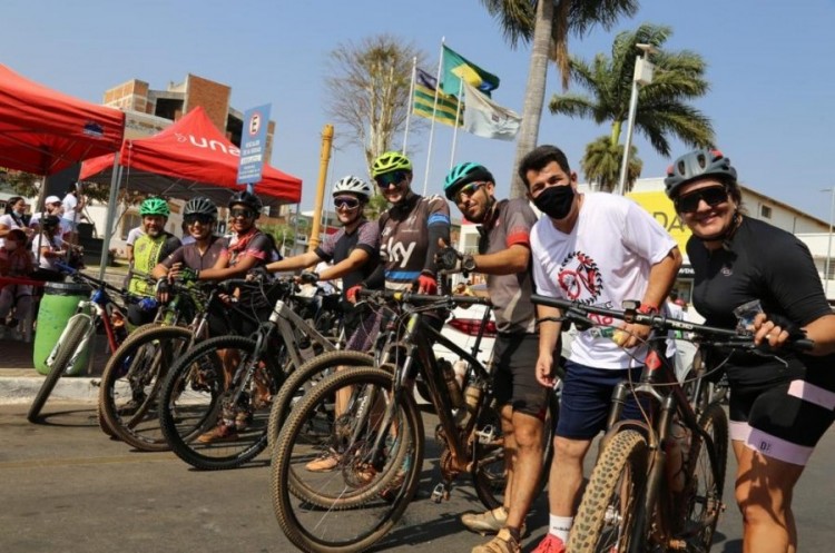 Passeio ciclístico BrincaBike reúne mais de 200 pessoas em Catalão