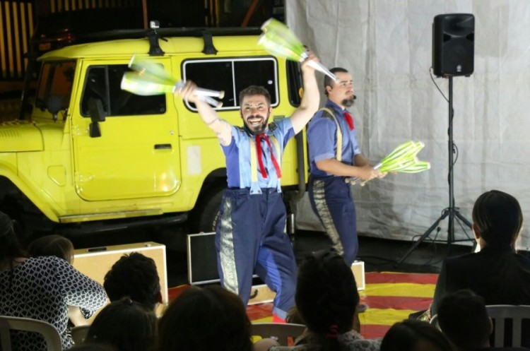 Espetáculo circense encanta catalanos