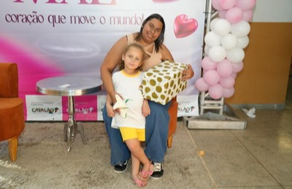 Pires Belo celebra o Dia das Mães com carinho e reconhecimento