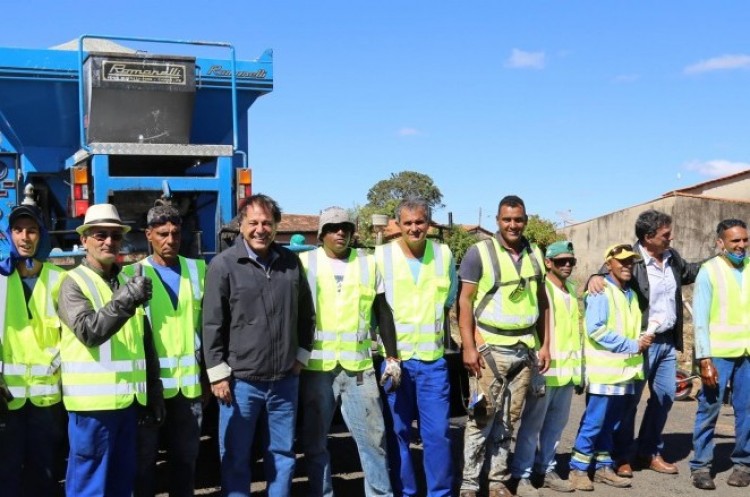Projeto Asfalto de Verdade é iniciado pela Prefeitura de Catalão, juntamente com a Secretaria de Transporte.